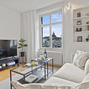 neu-citywohnung-mit-rheinblick.hotelsbaselswitzerland.com/